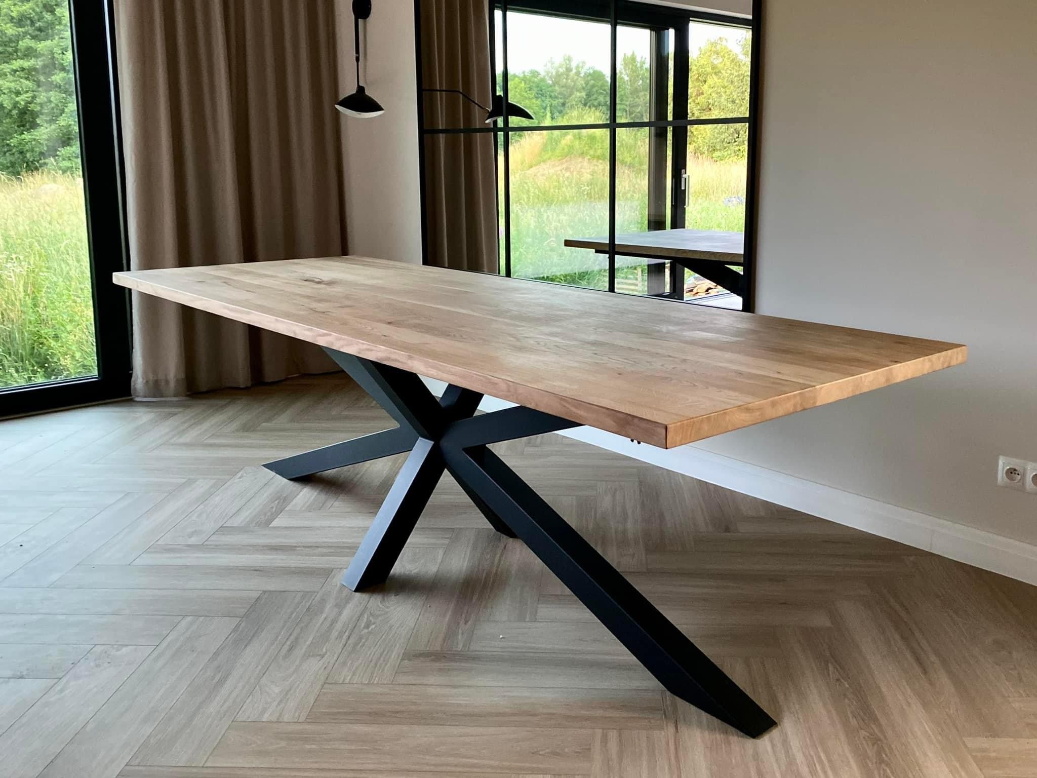 Czy warto zdecydować się na stół pająk?