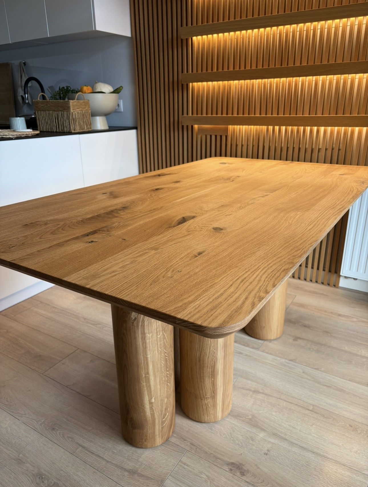 Stół dębowy ROLL z toczonymi nogami Stół dębowy ROLL z toczonymi nogami