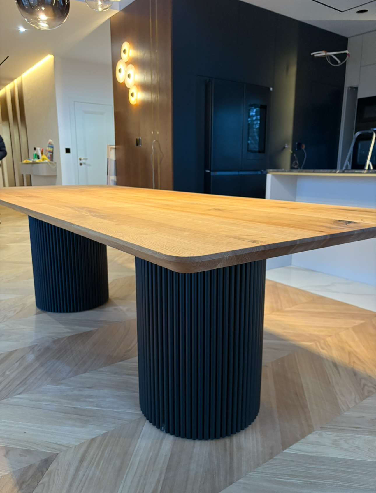 Stół dębowy TUBES Stół dębowy TUBES z nogami z rurek stalowych rozkładany