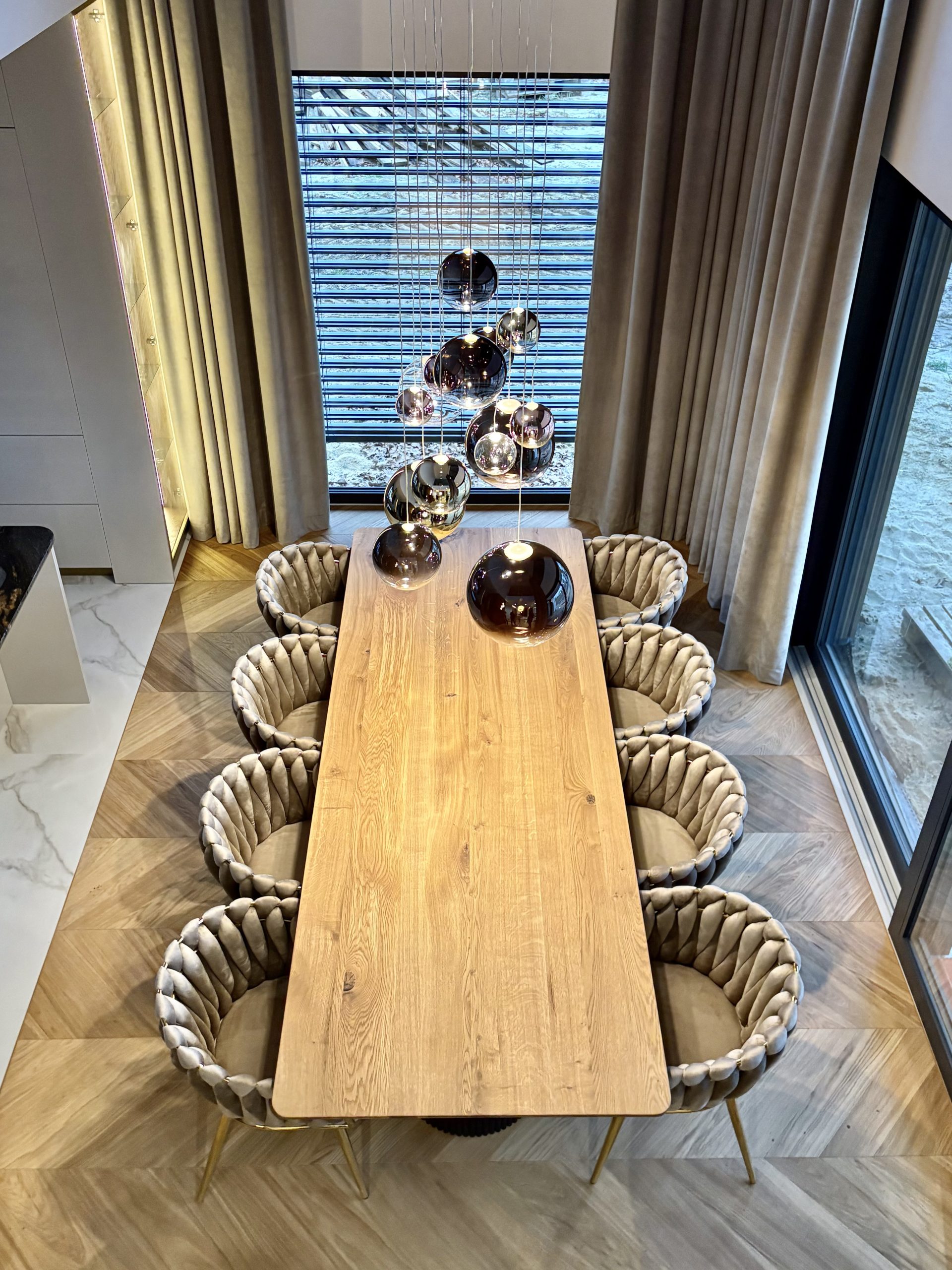 Stół dębowy TUBE Stół dębowy TUBE z nogami okrągłymi z rurek stalowych rozkładany